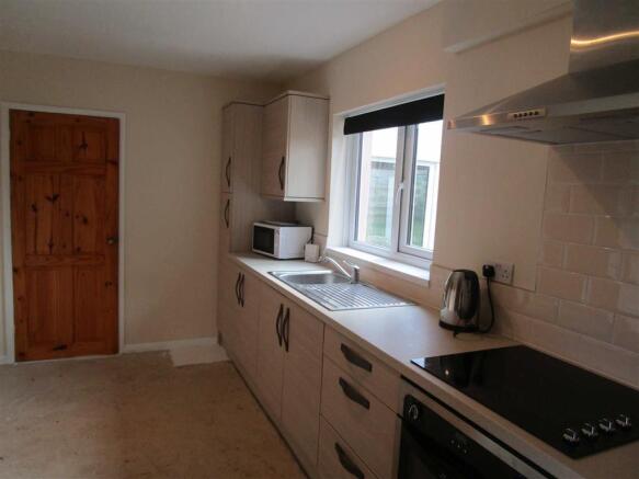 KITCHEN - BREAKFAST ROOM