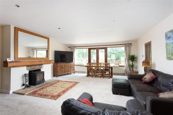 5 bed Detached for sale Image 5