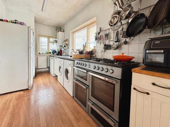 3 bed Semi-Detached for sale Image 7