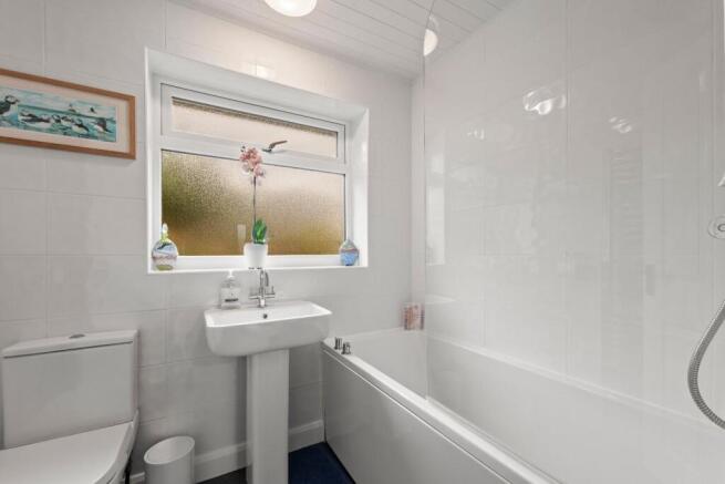 BATHROOM 01.jpg