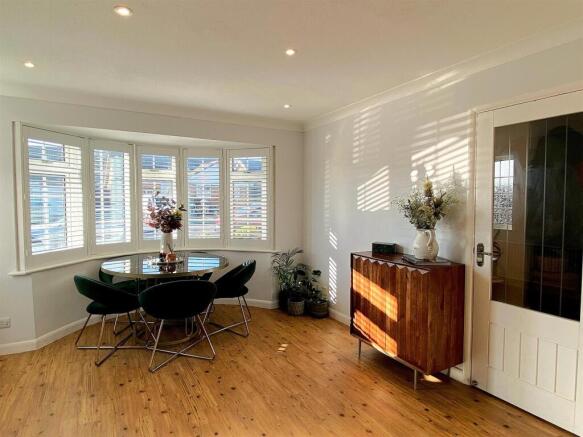 5 Wineham Way - Lounge2.jpg