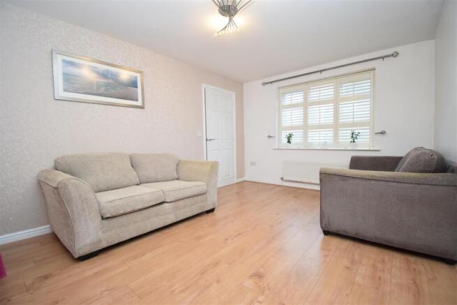 5 bed Detached to rent Image 7