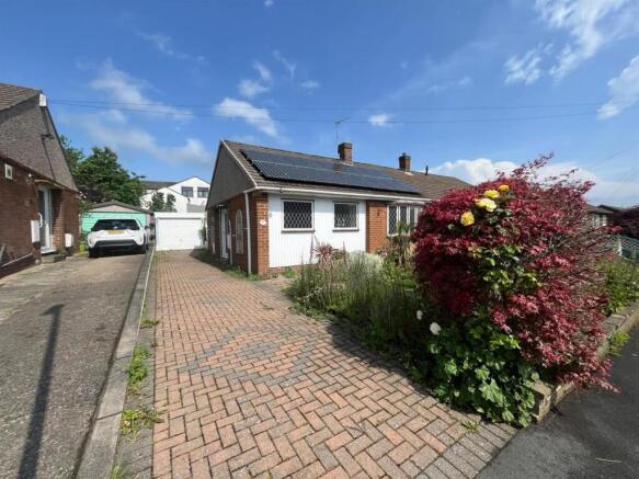 2 bed Semi-Detached Bungalow for sale in huddersfield