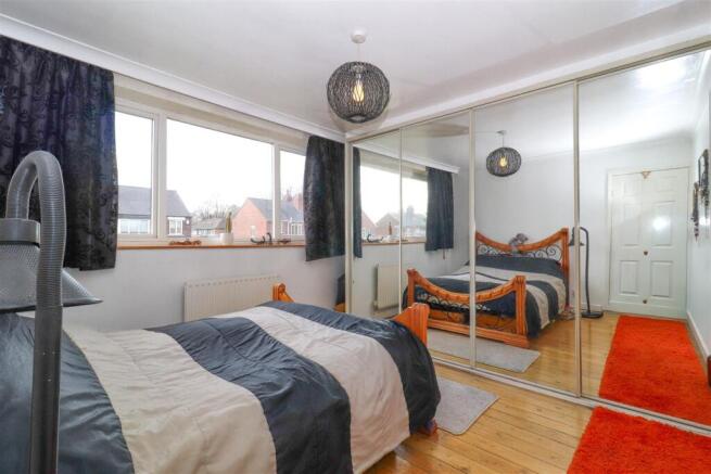 4 bed Semi-Detached for sale Image 10