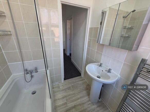 2 bed Flat to rent Image 8