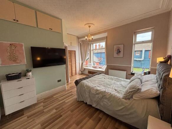5 bed Terraced for sale Image 12