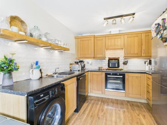 CAM03729G0-PR0097-STILL011