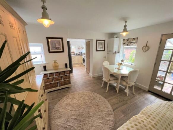 Dining Area.JPG