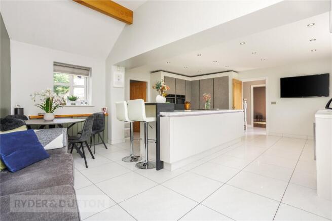 4 bed Detached for sale Image 10