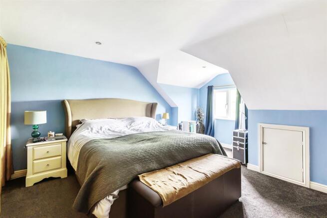 Bedroom 1 alt