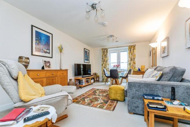 2 bed Apartment for sale Image 5