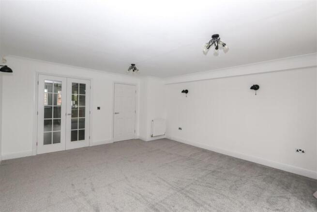 4 bed Terraced to rent Image 6
