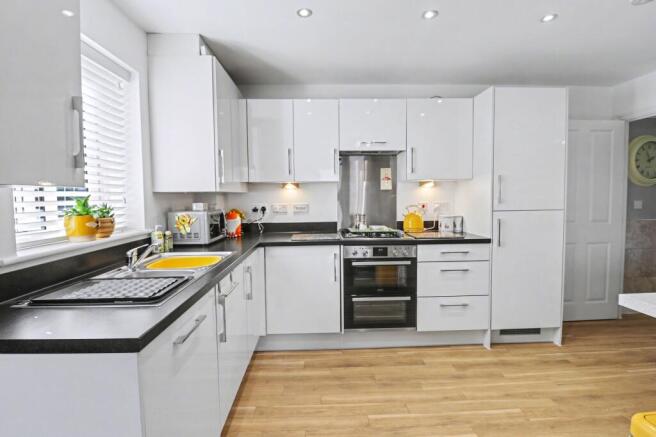 Bowers Drive, Bursledon, SO31 photo 4