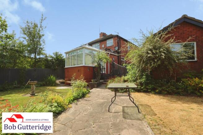 ENCLOSED REAR GARDEN