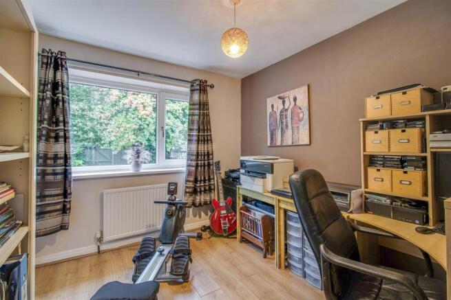 4 bed Detached for sale Image 9