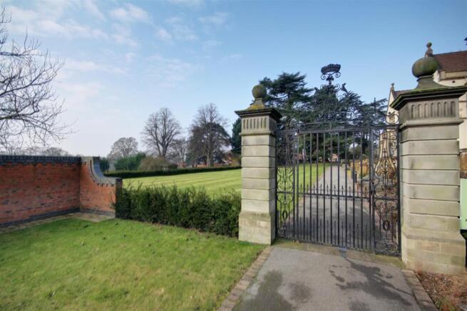 Gate.jpg