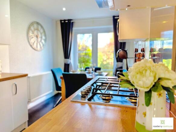 4 bed Detached for sale Image 7