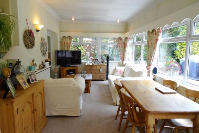 Living Dining Area