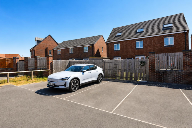 3 bed Terraced for sale Image 11