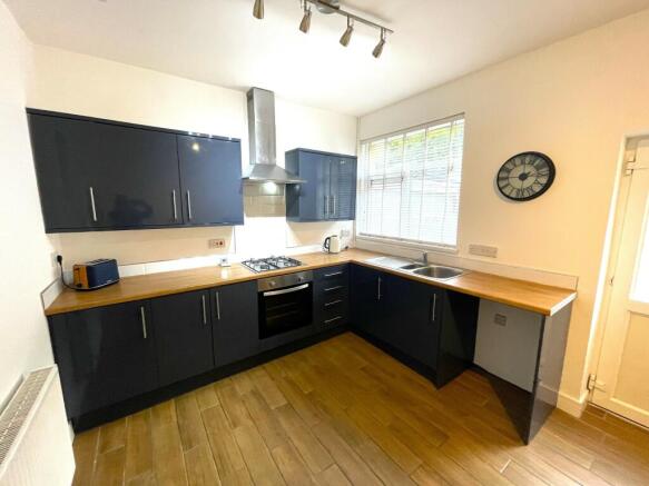 Kitchen 3.JPG