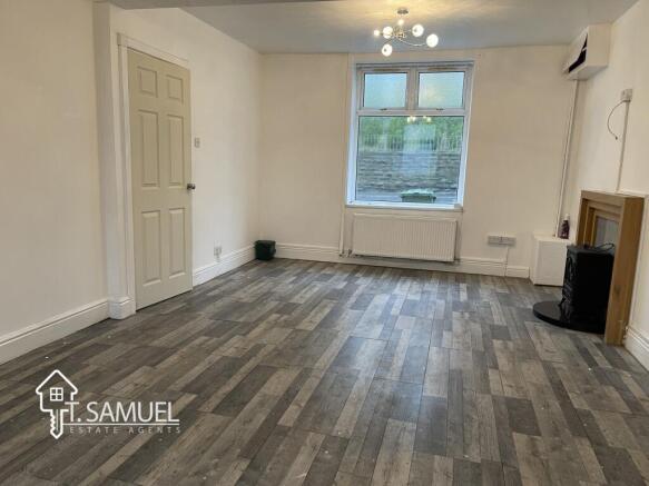 Living room 2.JPG