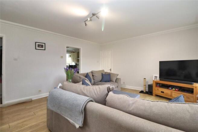 Kingfield Drive, Woking, Surrey, GU22 photo 4