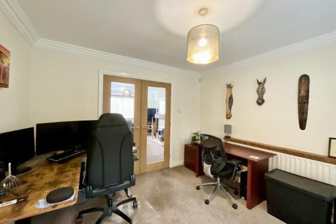 4 bed Detached for sale Image 7
