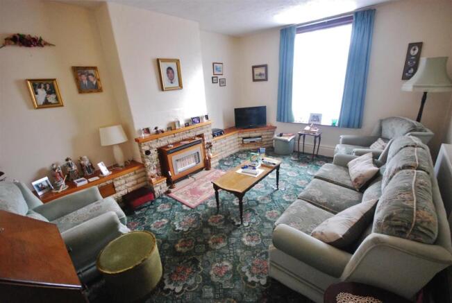LOUNGE: