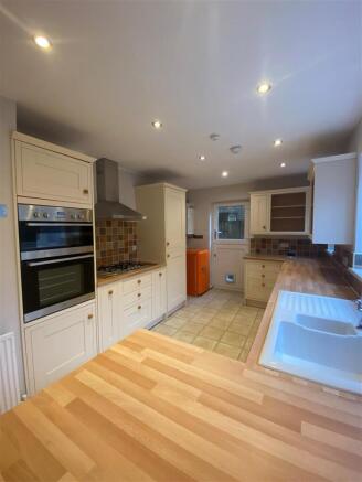 kitchen 3.jpg