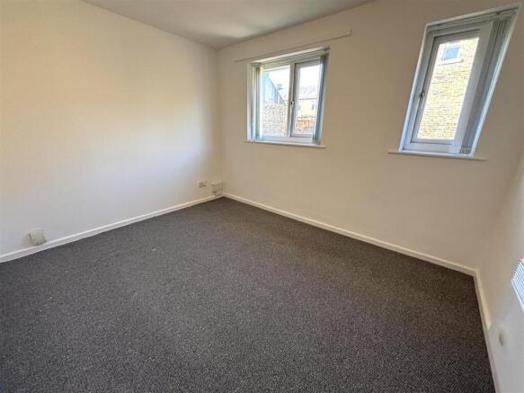 2 bed Semi-Detached to rent Image 10