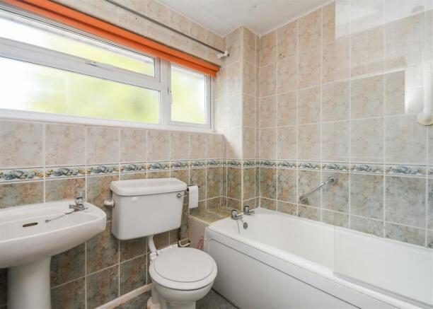2 Wolverley Court - Bathroom.jpg