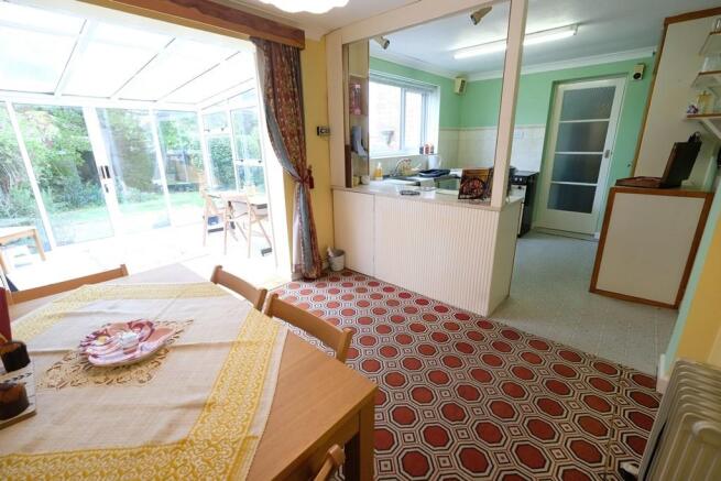 KITCHEN/DINING ROOM