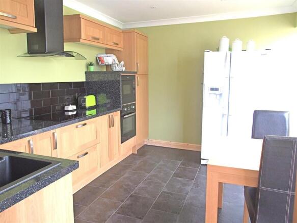 Kitchen1.jpg