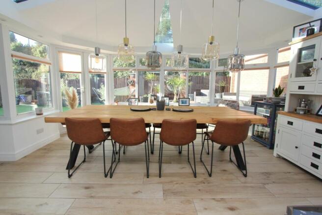 Eat-in Kitchen/Diner/Orangery