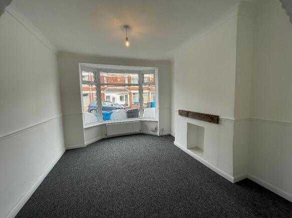 2 bed Terraced to rent Image 5