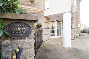 45, Ladybower Court, North Road, Glossop SK13 7AQ