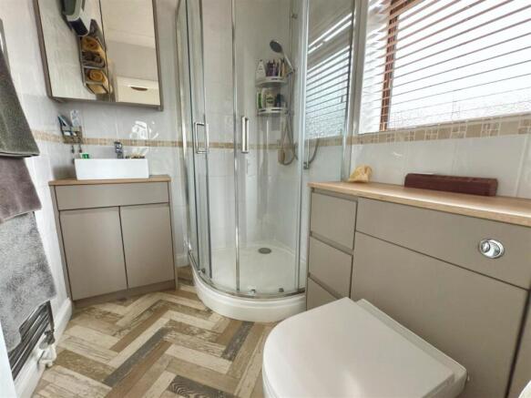 SHOWER ROOM.jpg