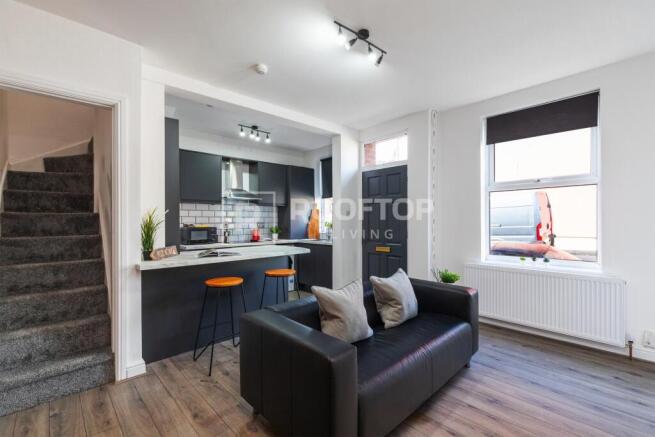 2 bed House to rent Image 7