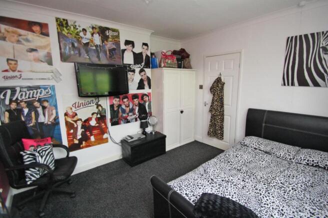 BEDROOM 2
