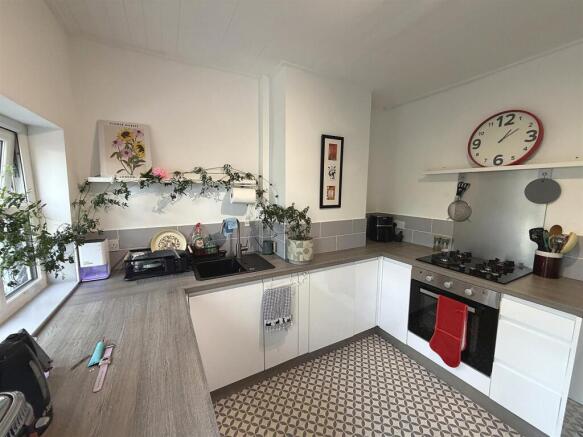 Kitchen 3rd.jpg