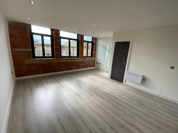 2 bed Flat to rent Image 5