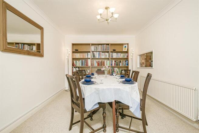 house-duncan-road-burgh-heath-106.jpg