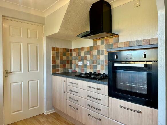 Kitchen 2.jpg