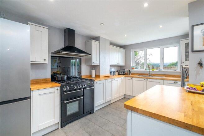 6 bed Detached for sale Image 7