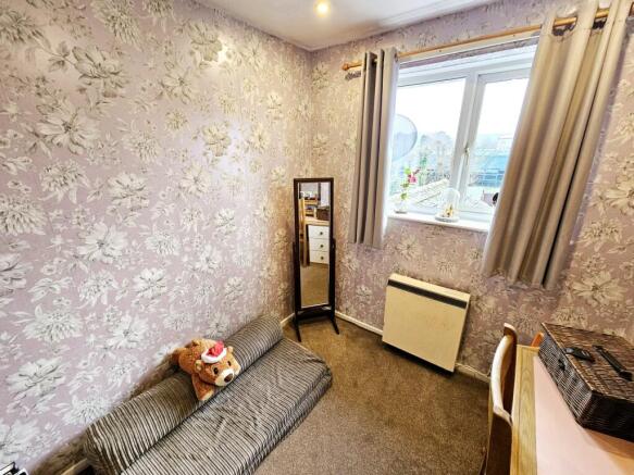 3 bed Semi-Detached for sale Image 10