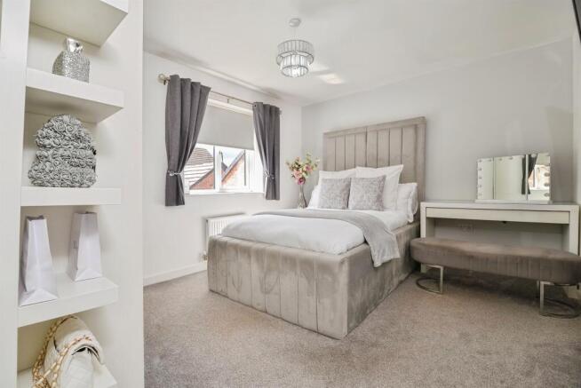 4 bed Detached for sale Image 11