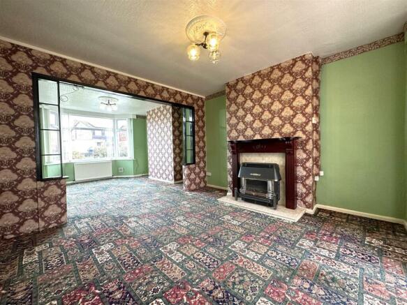 Lounge Into Dining Room 935