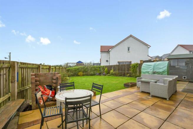 32 Wallace Crescent 27.jpg