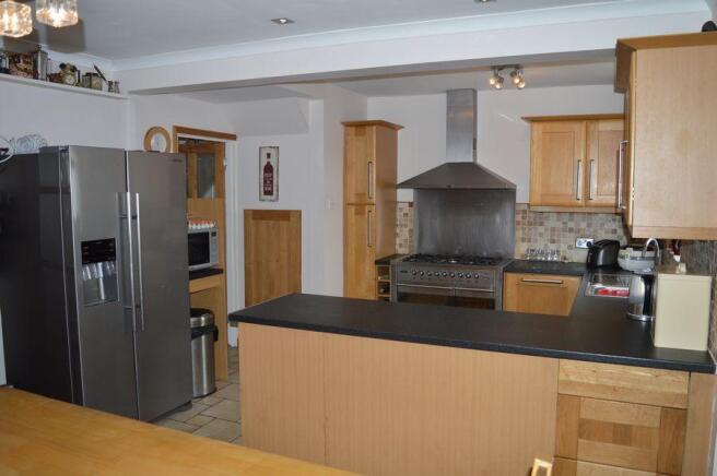 KITCHEN/DINING ROOM