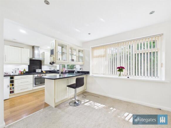 3 bed Semi-Detached for sale Image 6